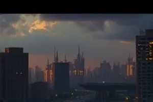 《雾中观测站》科幻短剧封面，画面为雾气中的雷达塔